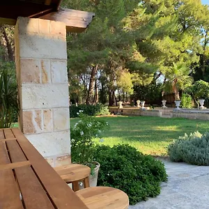 Palazzo De Carlo E Il Parco Dei 7 Pozzi Bed & Breakfast